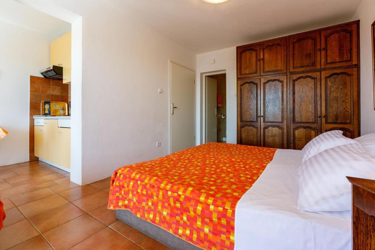 Apartments Loncaric Crikvenica Exterior foto