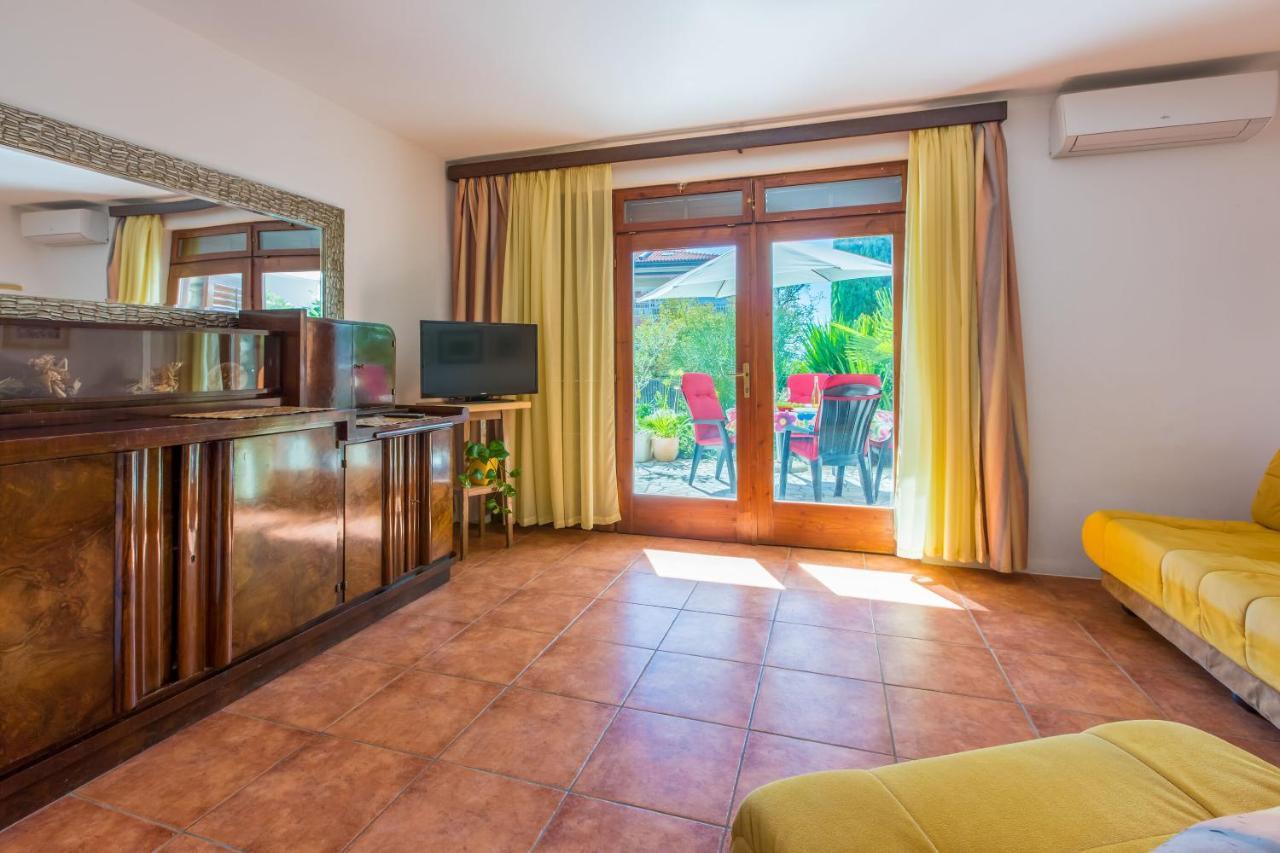Apartments Loncaric Crikvenica Exterior foto