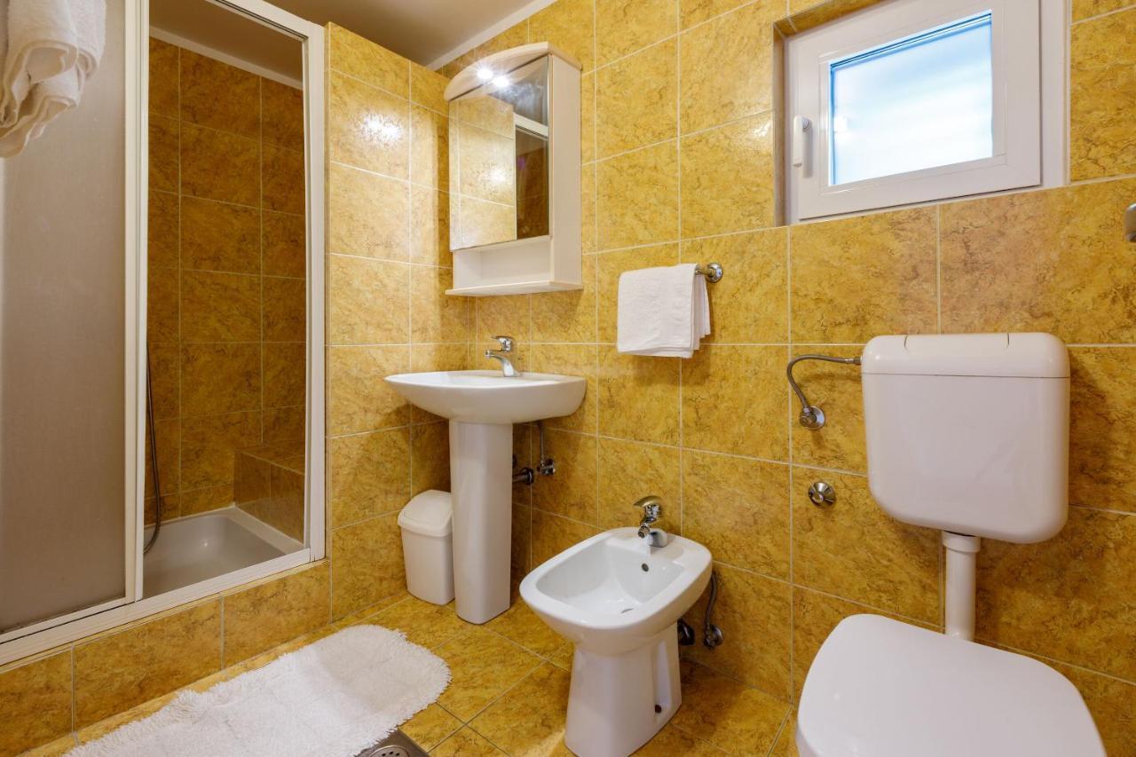Apartments Loncaric Crikvenica Exterior foto