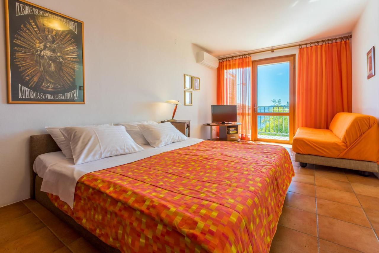 Apartments Loncaric Crikvenica Exterior foto