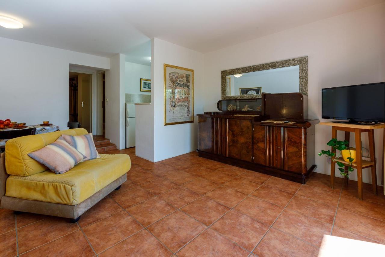 Apartments Loncaric Crikvenica Exterior foto