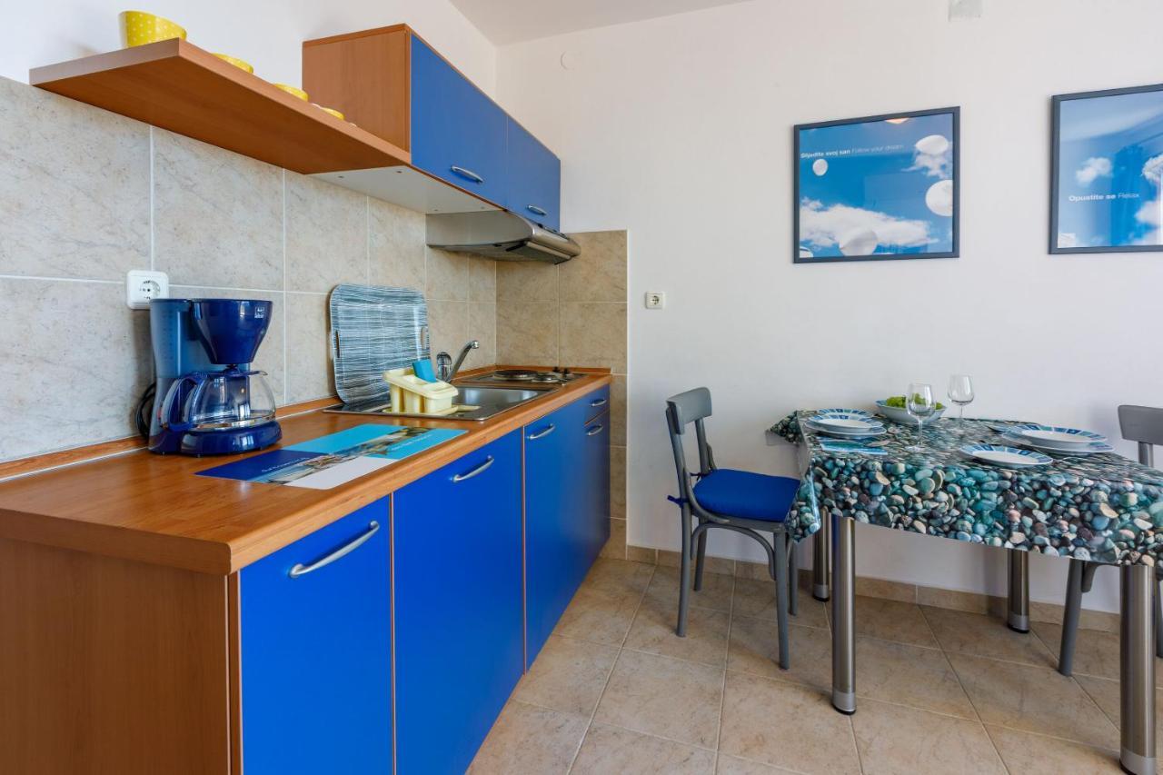 Apartments Loncaric Crikvenica Exterior foto