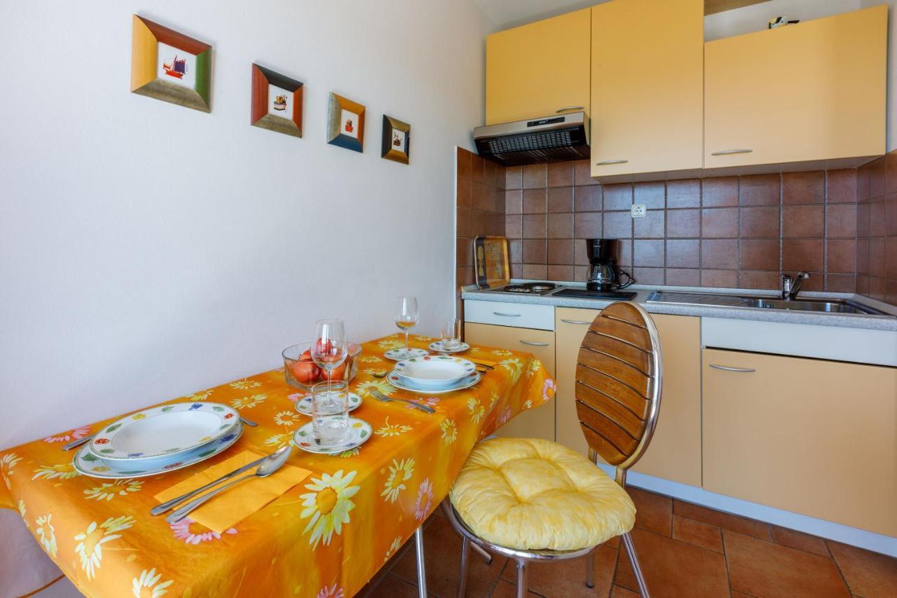 Apartments Loncaric Crikvenica Exterior foto