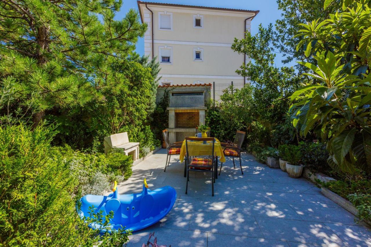 Apartments Loncaric Crikvenica Exterior foto